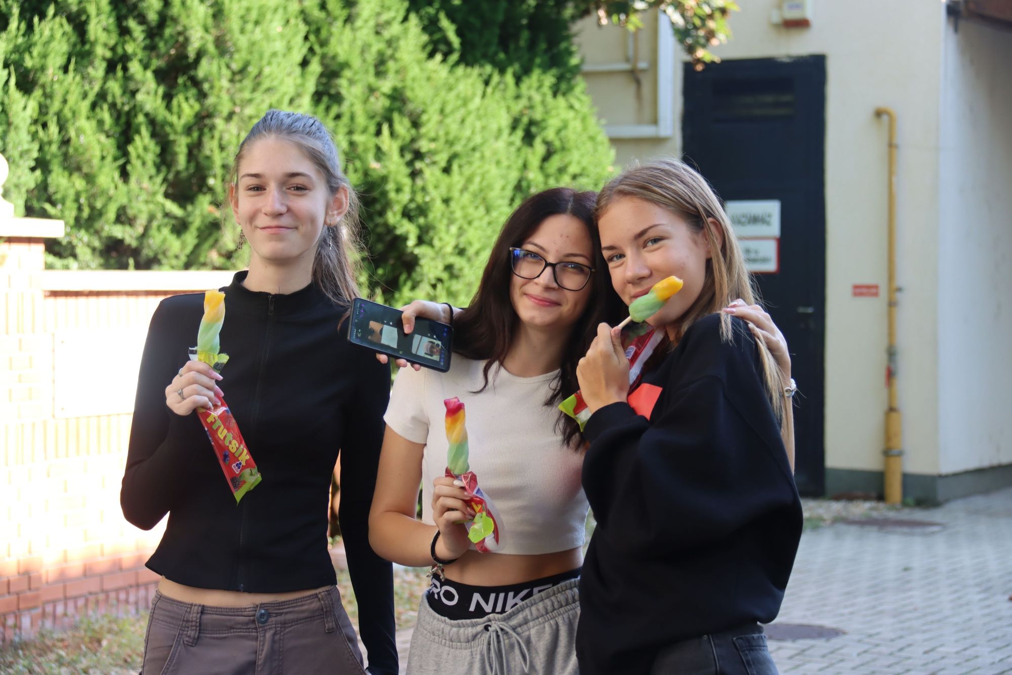 A középiskolákban folytatódott a Rotary jégkrémosztó kezdeményezése