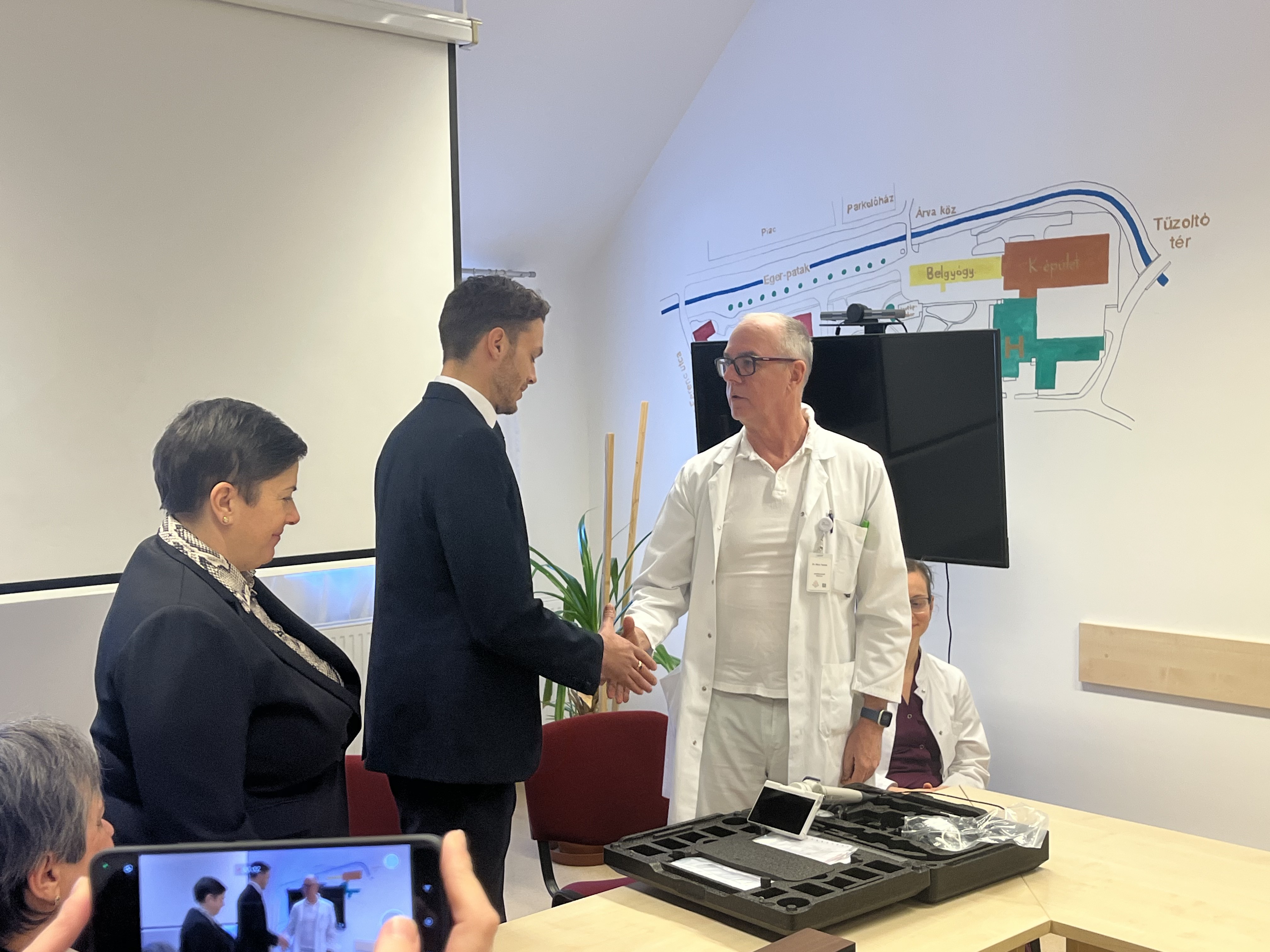 Orvosi eszköz átadás Egerben